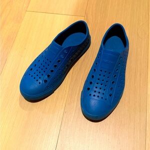 Native Water Shoes Blue - men’s 4, women’s 6